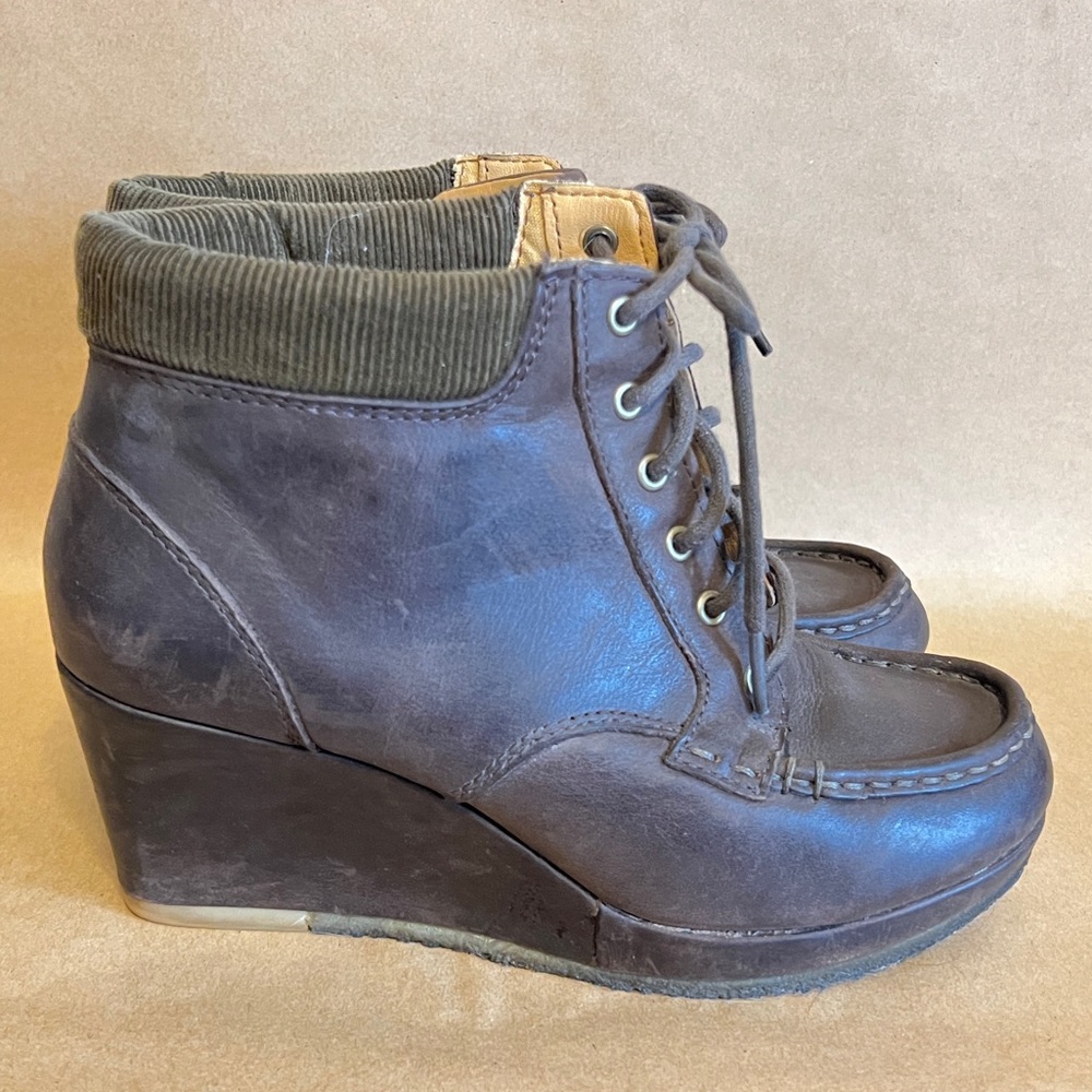 Clark’s Original Army Green Leather Wedges